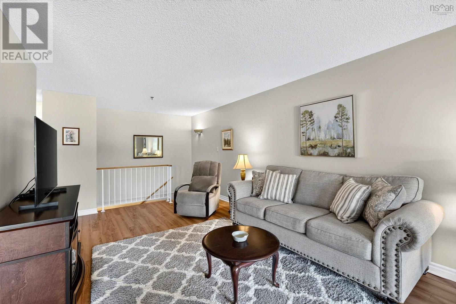 #211 15 Knightsridge Drive - 18