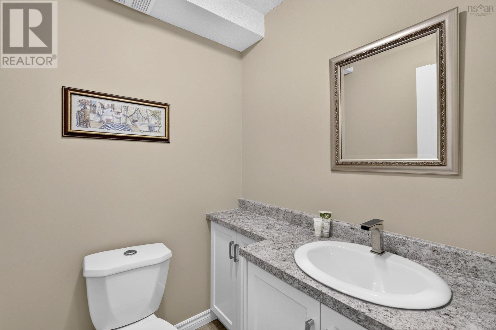#211 15 Knightsridge Drive - 33
