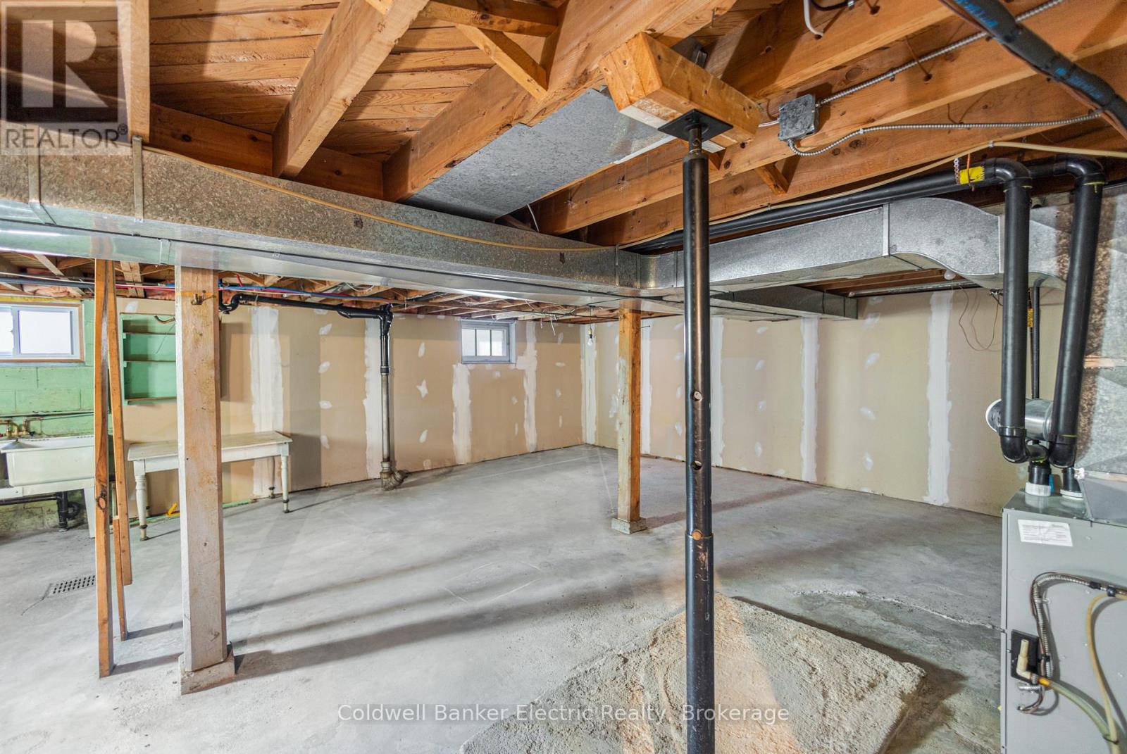 792 CURTIS ROAD - 13