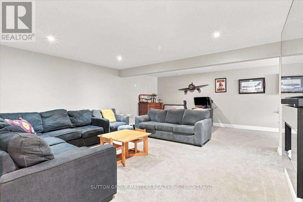 49 ASPEN DRIVE - 24