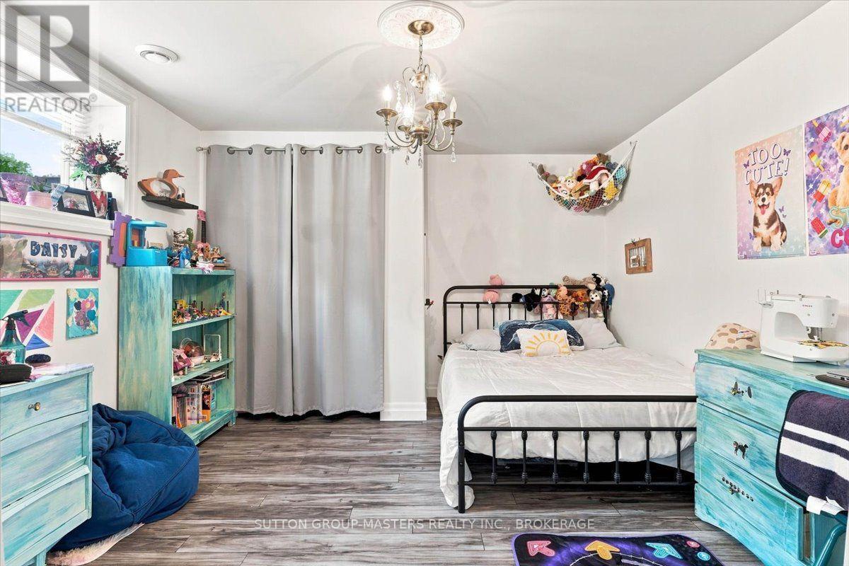 49 ASPEN DRIVE - 28