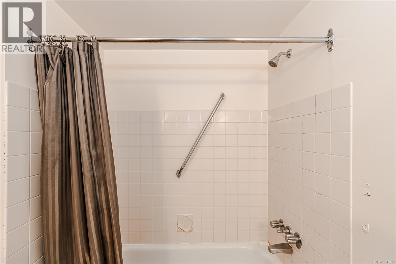 #208 2515 Alexander St - Image 16