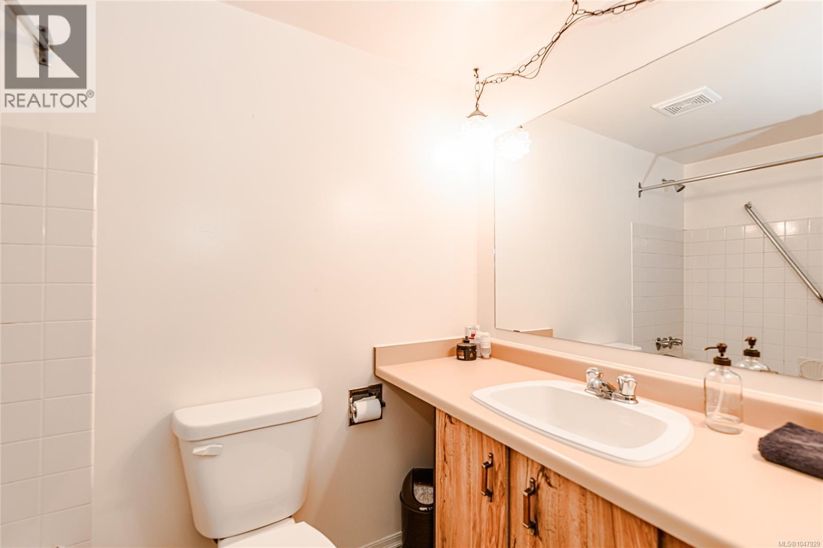 #208 2515 Alexander St - 17