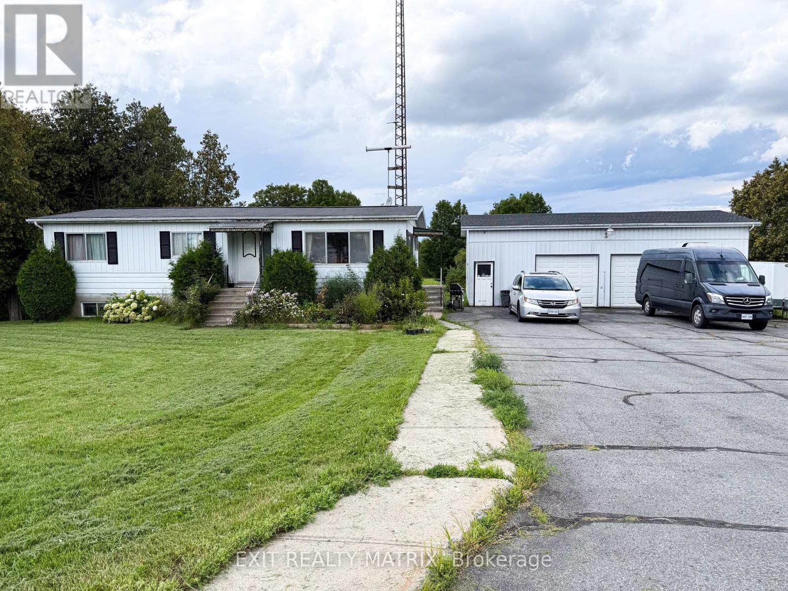 3875 County Road 45 Road West, North Glengarry, Ontario, K0C1A0, North Glengarry, Ontario — photo 2 of 5