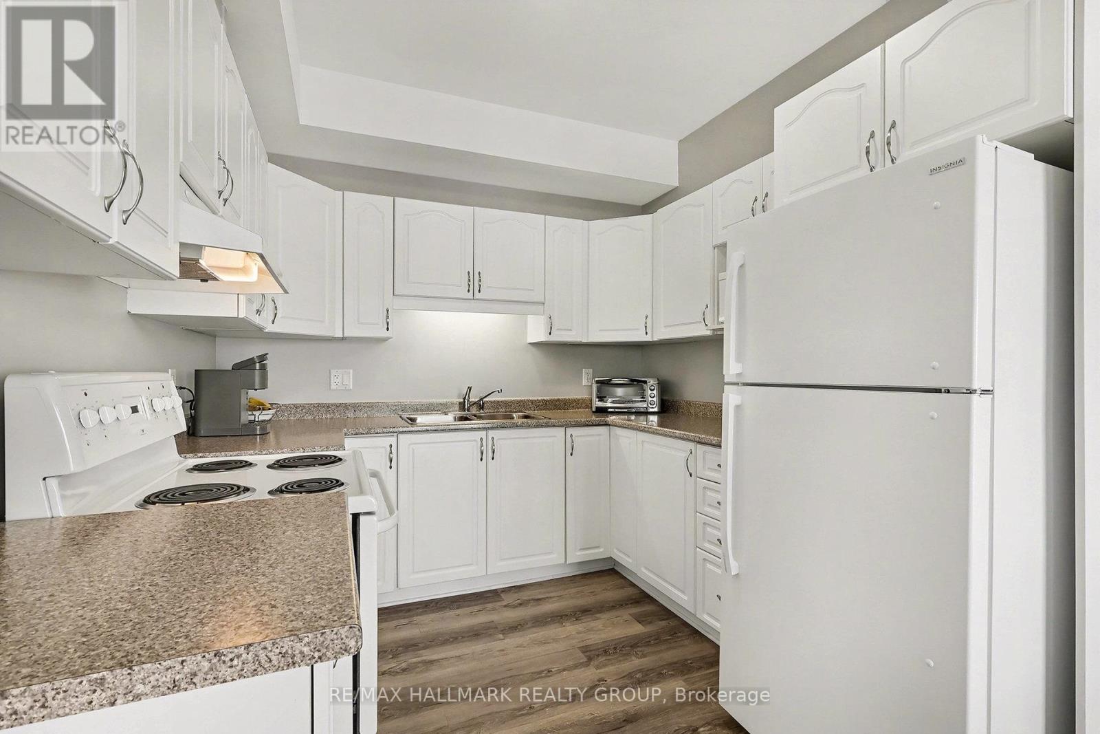 #208 1026 LAURIER STREET - Image 11