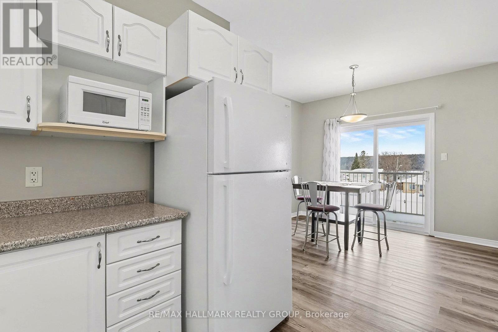#208 1026 LAURIER STREET - Image 12