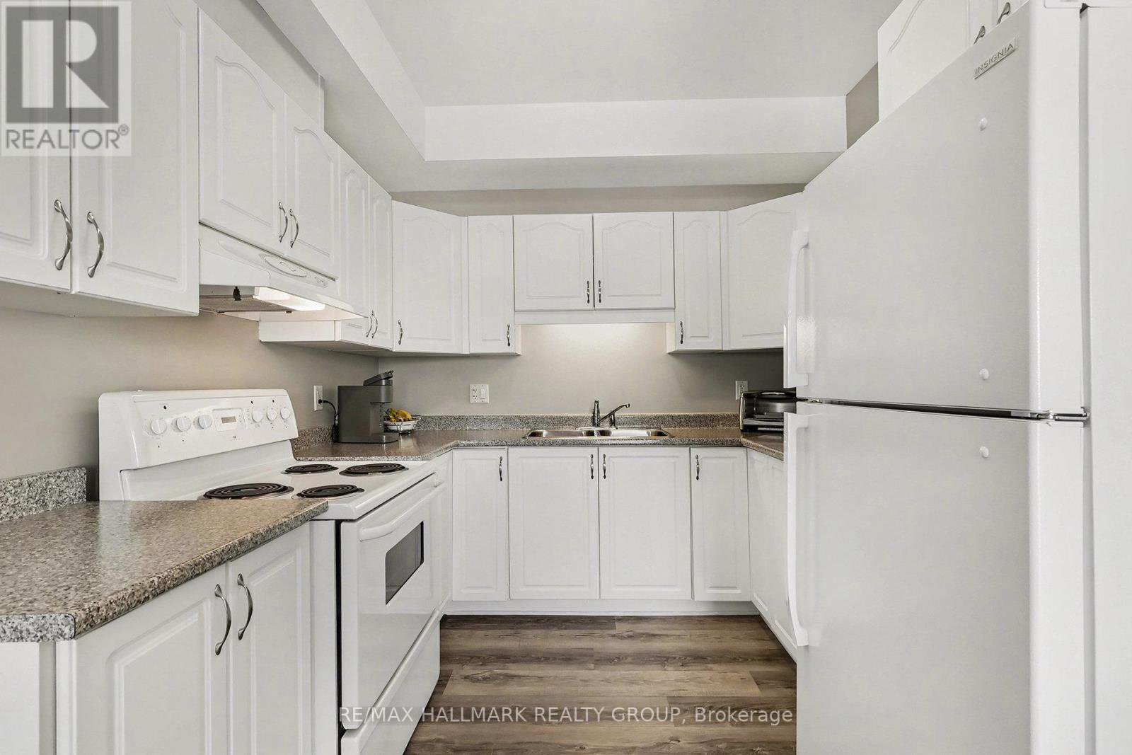 #208 1026 LAURIER STREET - Image 13