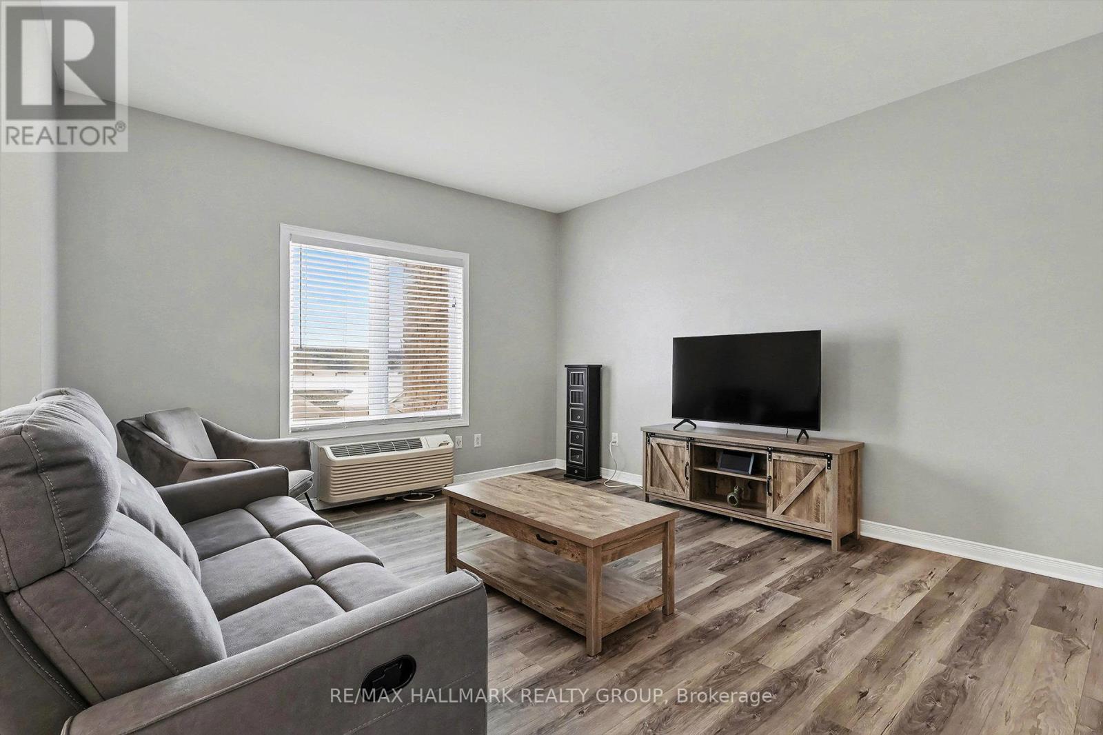 #208 1026 LAURIER STREET - Image 6
