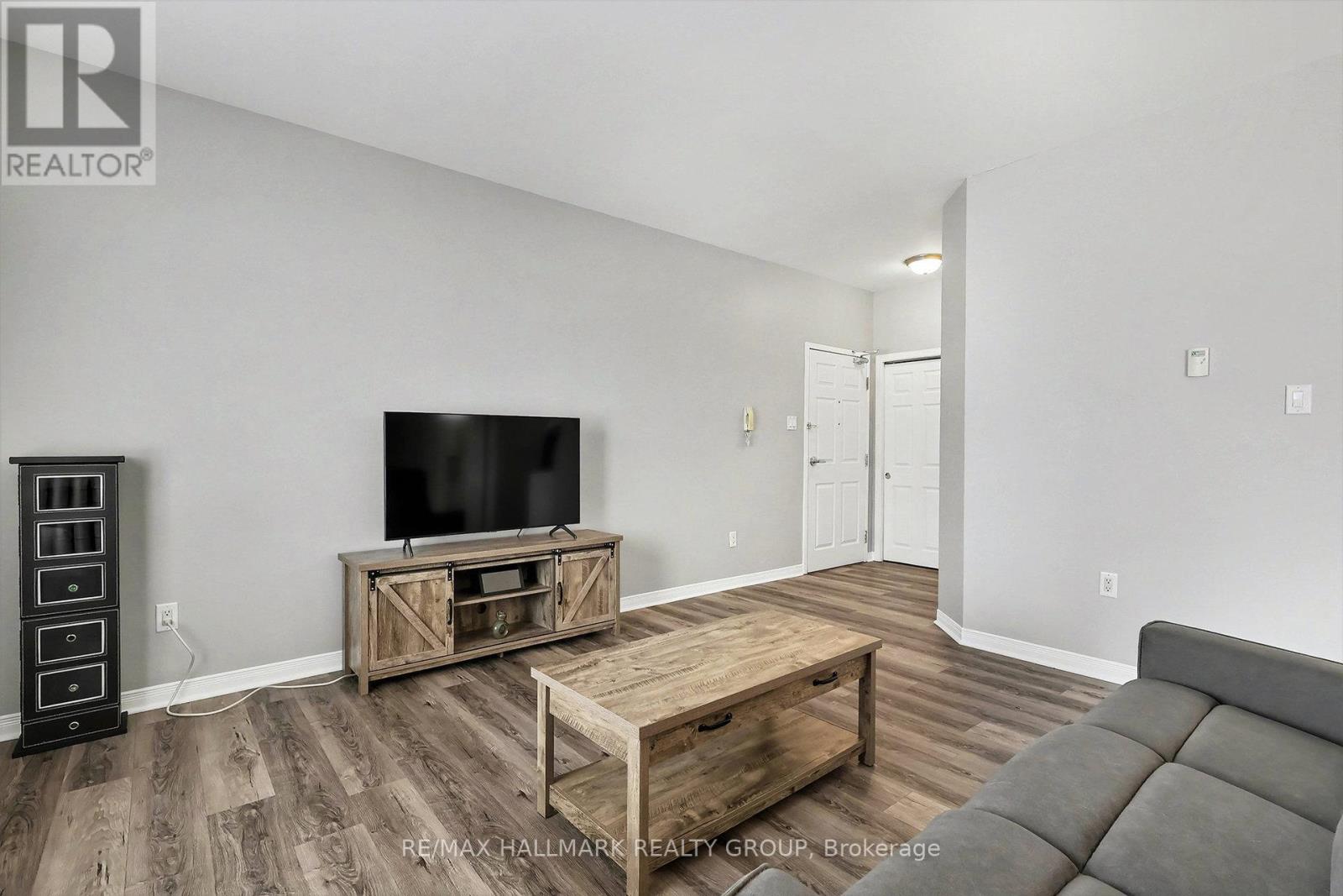 #208 1026 LAURIER STREET - Image 7