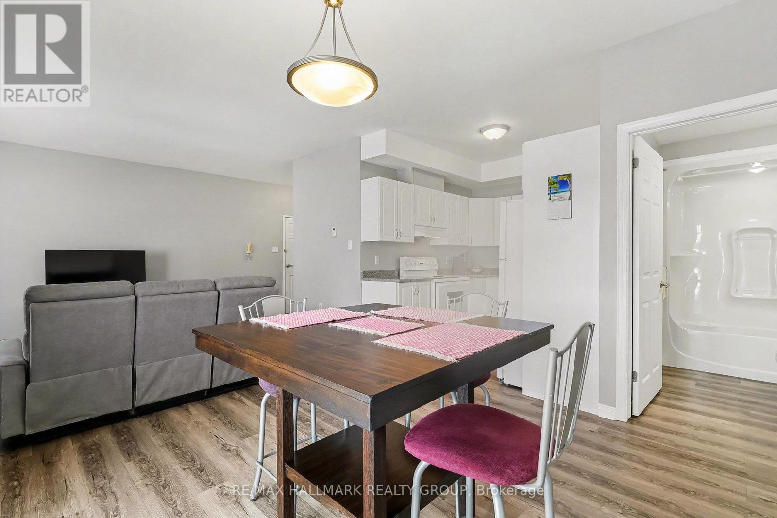 #208 1026 LAURIER STREET - Image 8