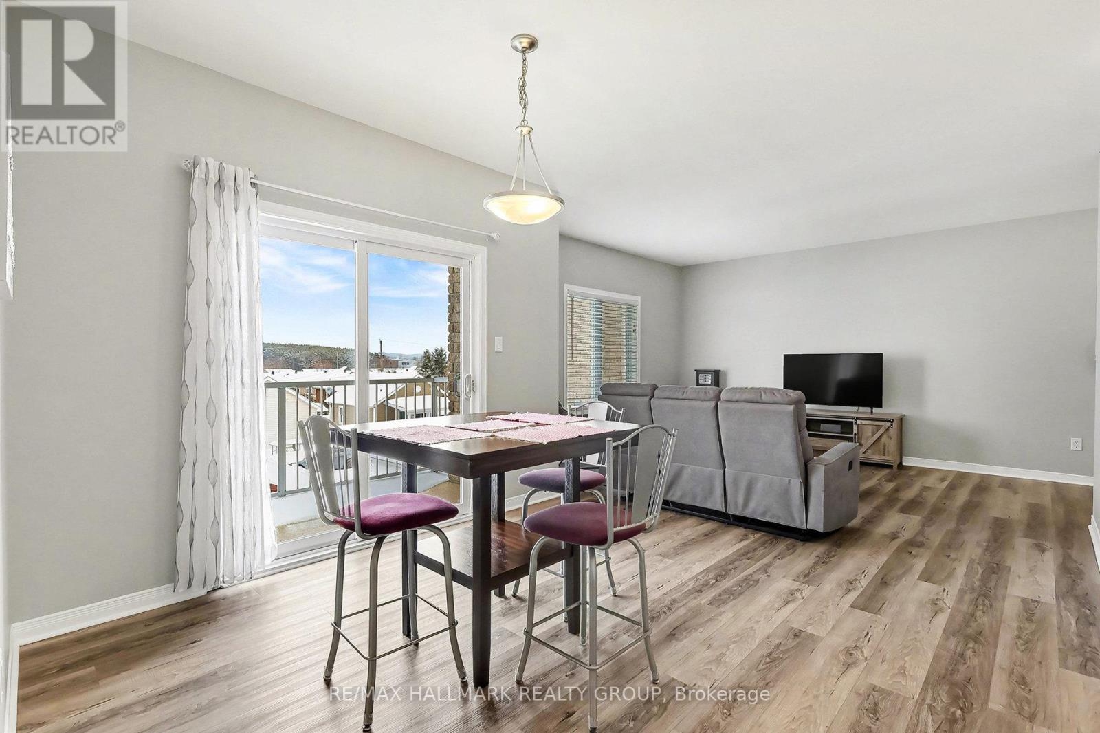 #208 1026 LAURIER STREET - Image 9