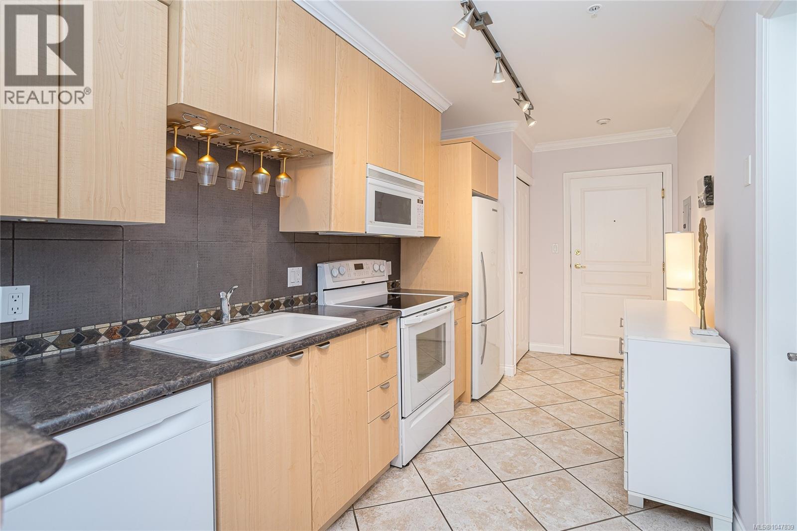 #224 405 Quebec St - 8
