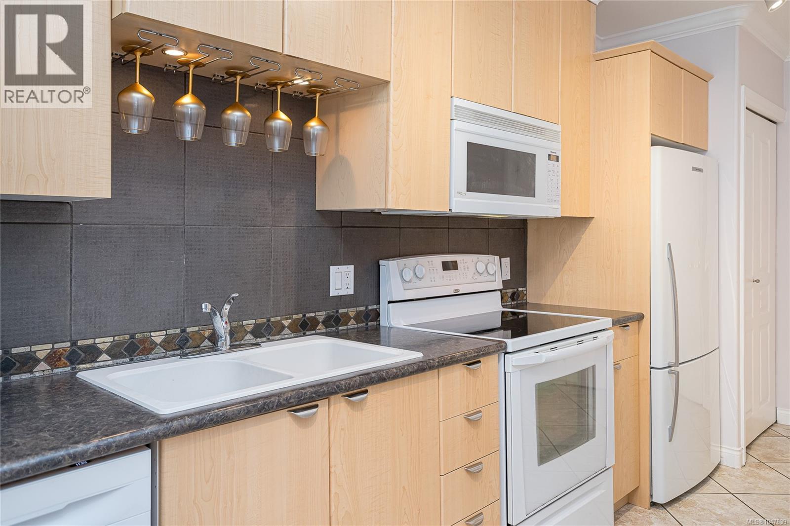 #224 405 Quebec St - 9
