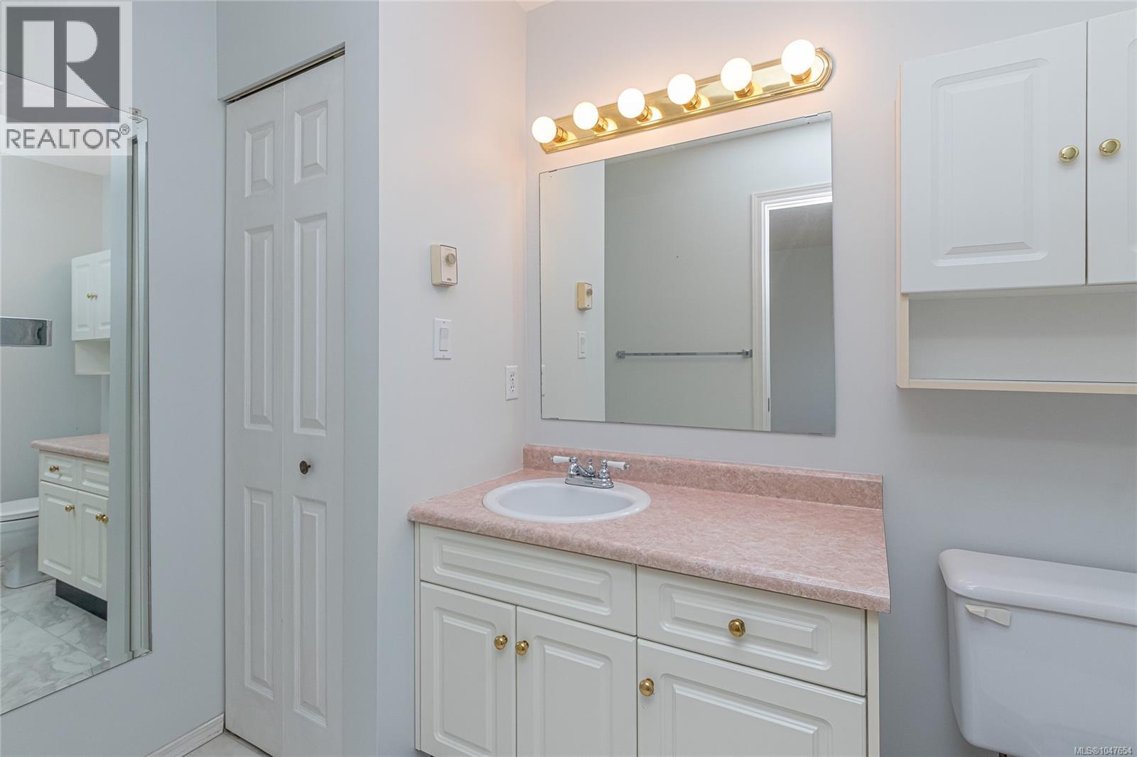 727 Park Pl - Image 16