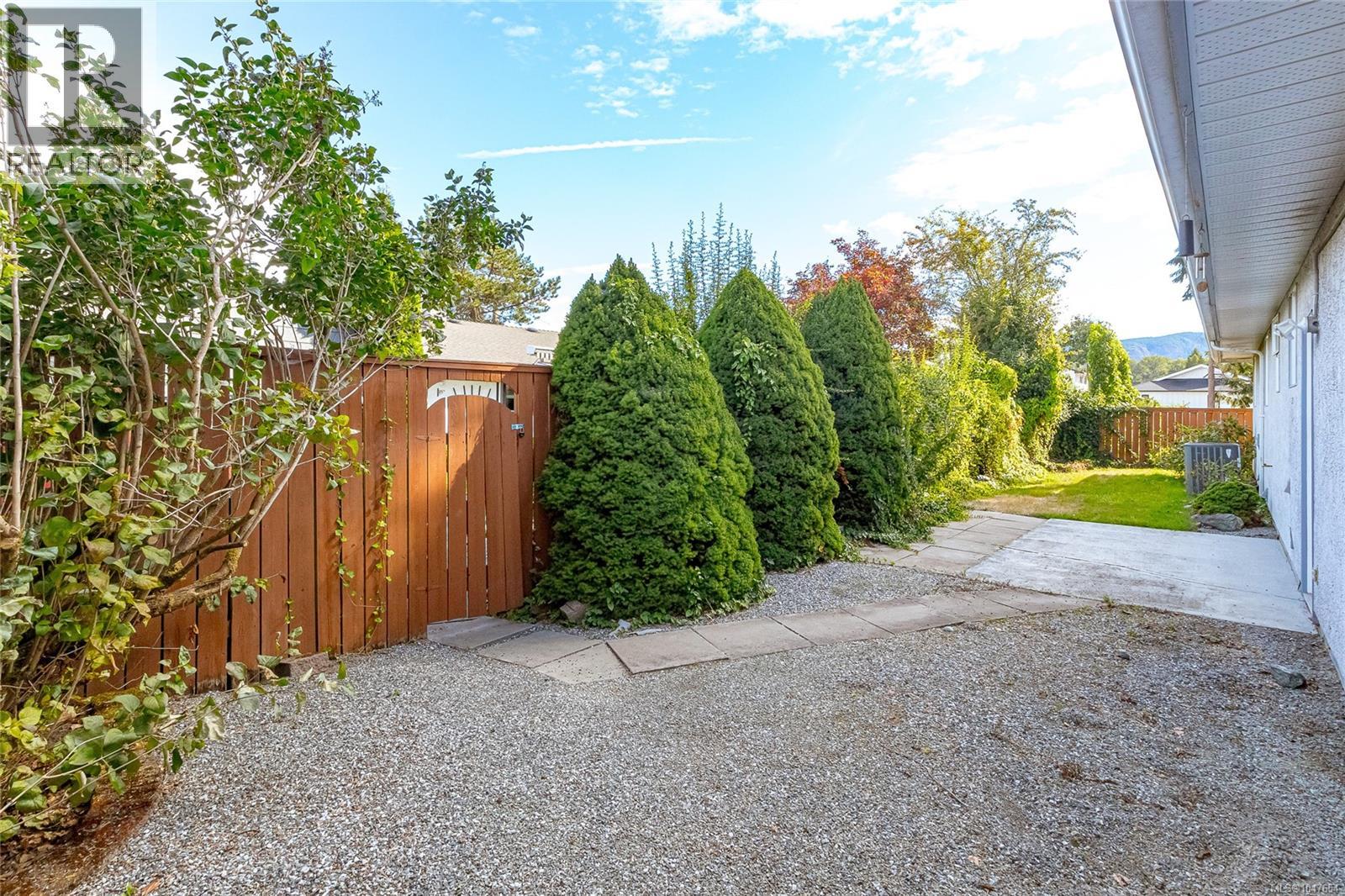 727 Park Pl - Image 24