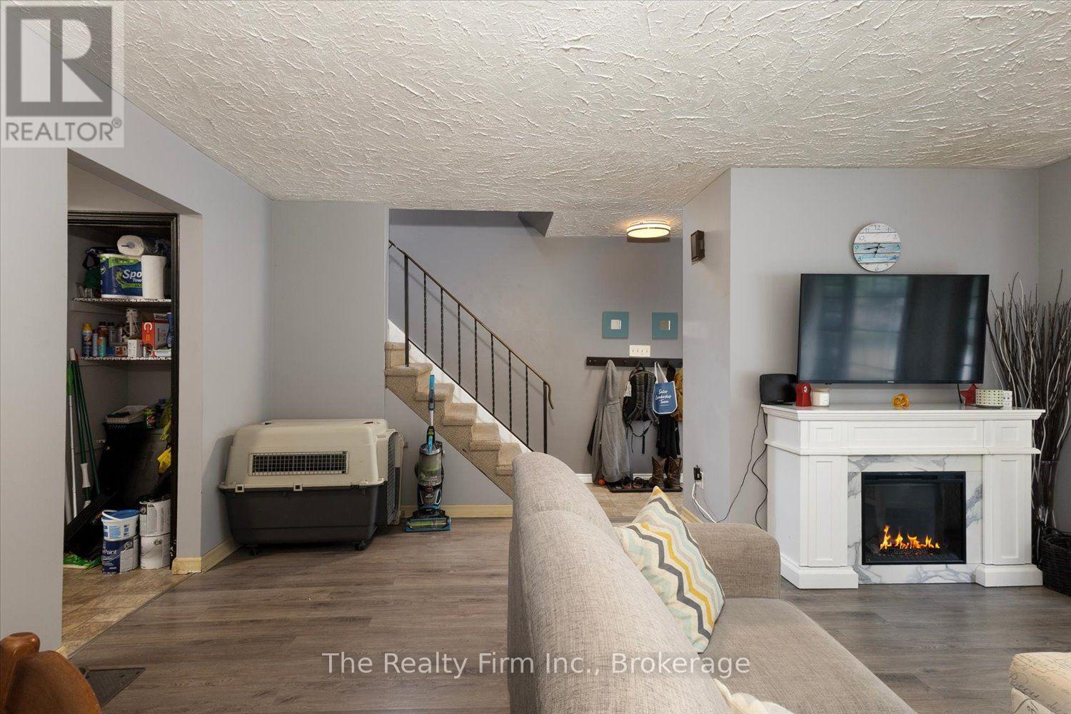 28 NETHERCOTT DRIVE - 10