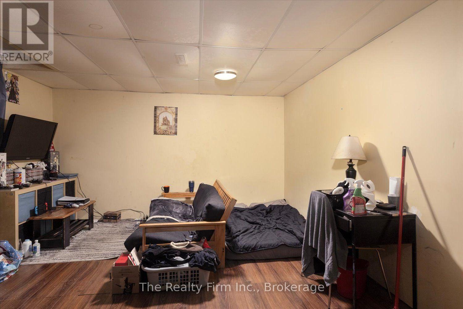 28 NETHERCOTT DRIVE - 19