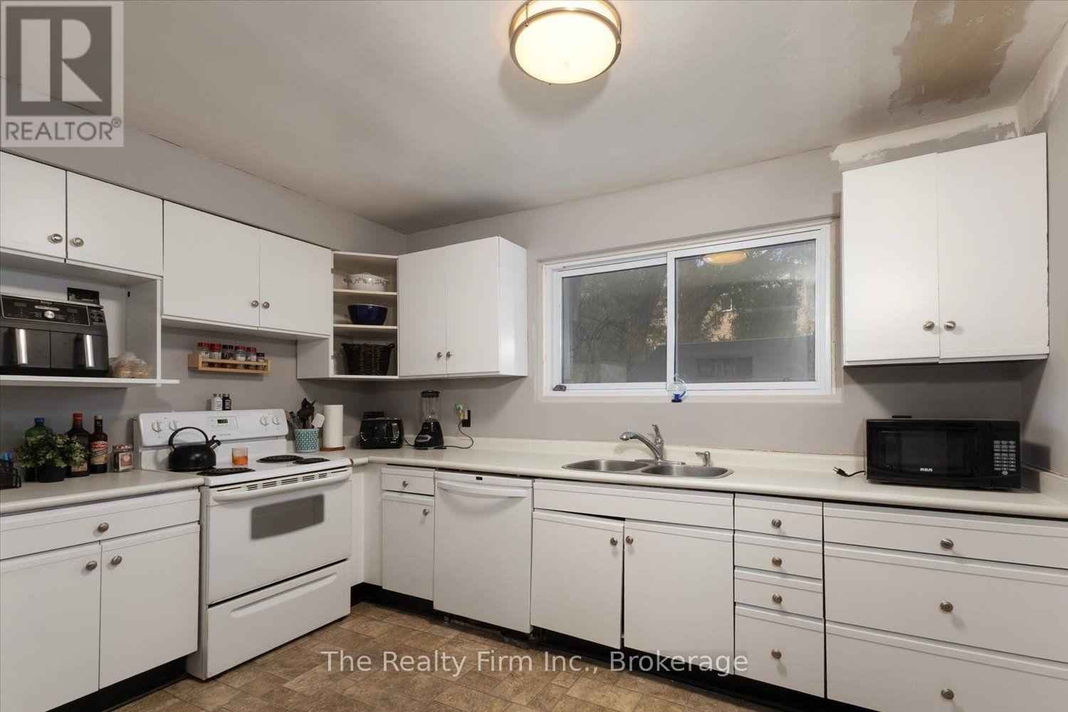 28 NETHERCOTT DRIVE - 2