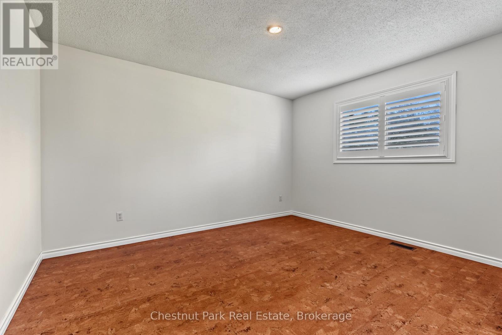 280 8TH AVENUE E - Image 18