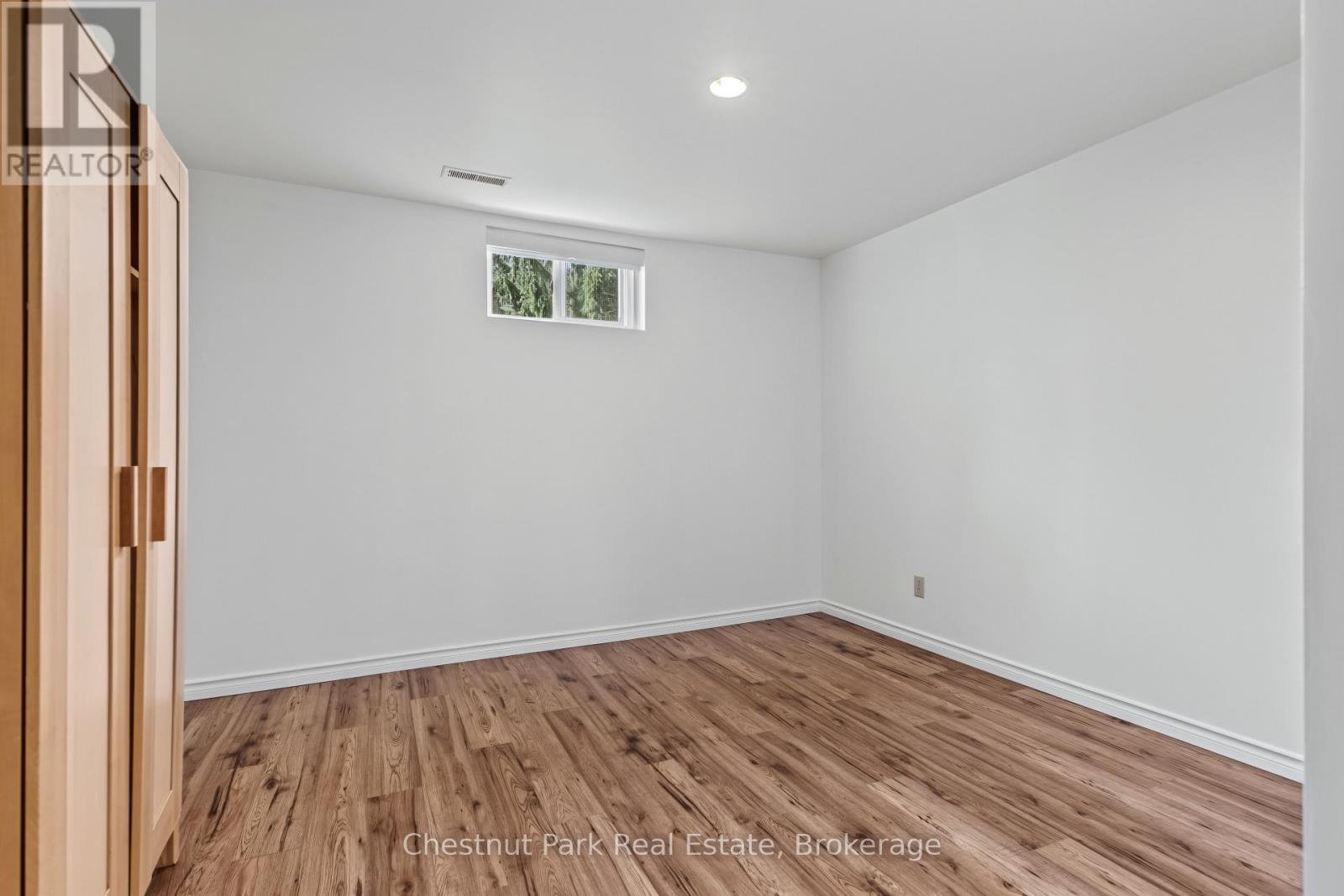 280 8TH AVENUE E - Image 30