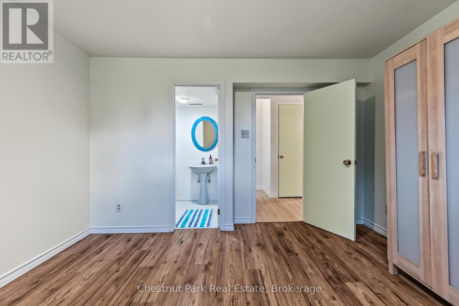 280 8TH AVENUE E - Image 32