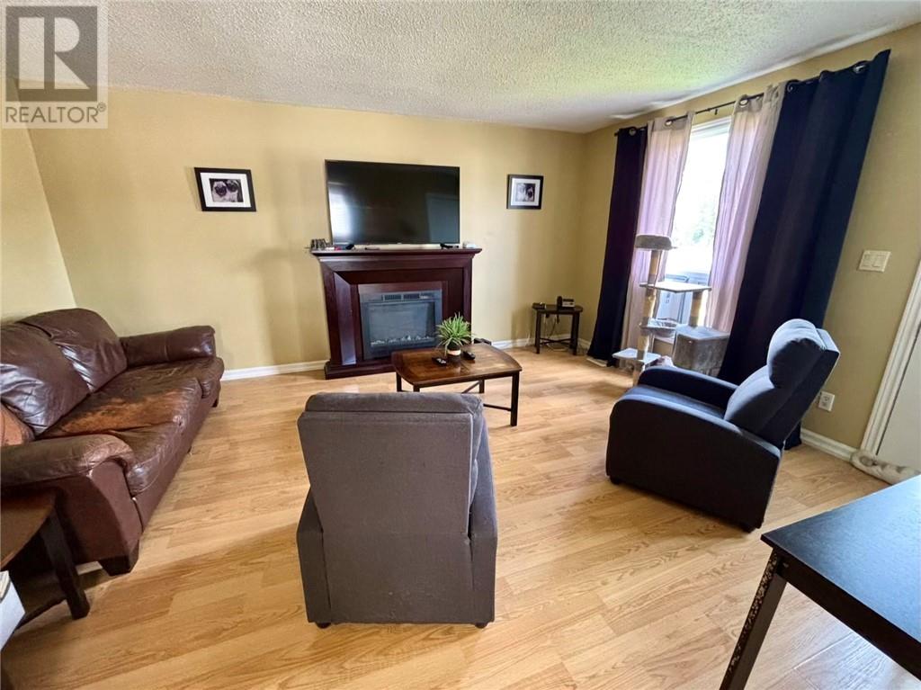 3480 Falconbridge Highway - Image 10