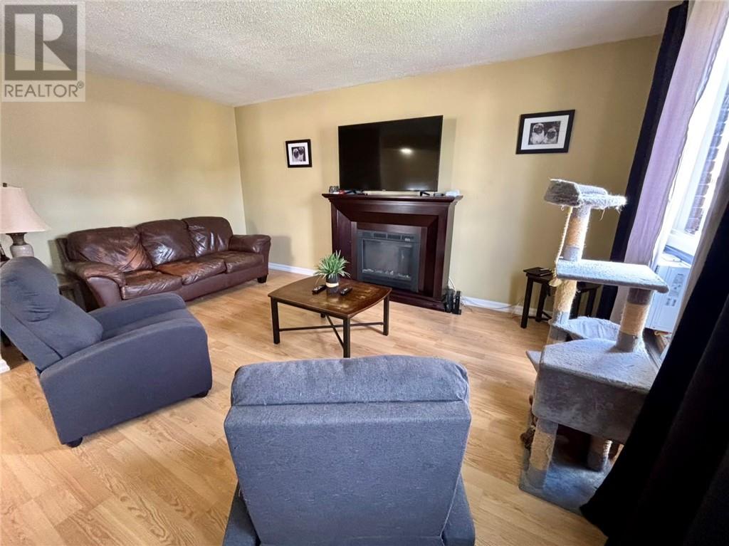 3480 Falconbridge Highway - Image 11