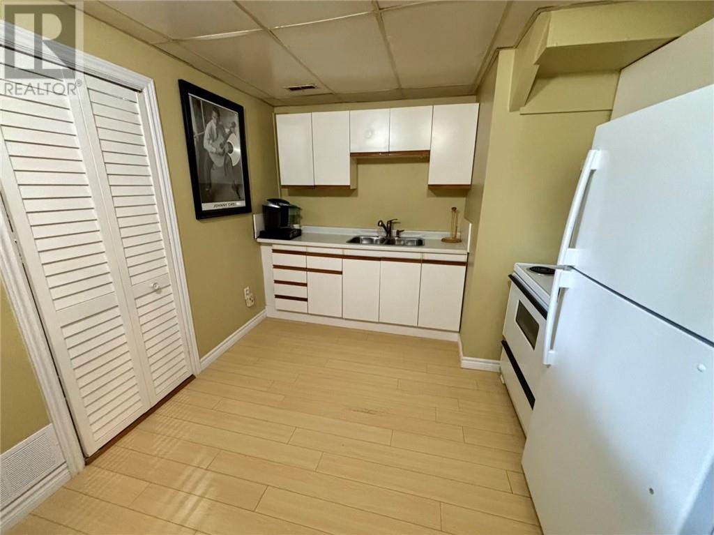 3480 Falconbridge Highway - 17
