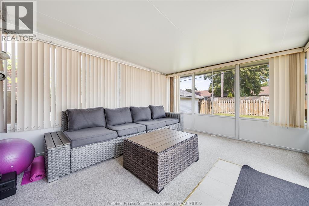 1030 ISABELLE PLACE - 39