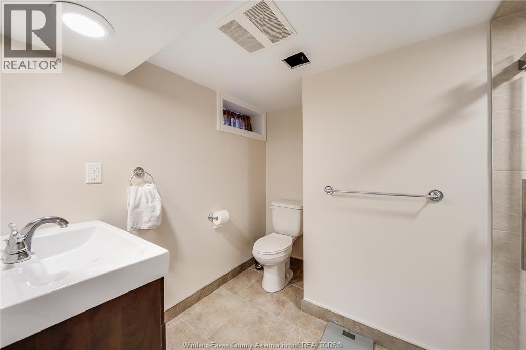 1030 ISABELLE PLACE - 32