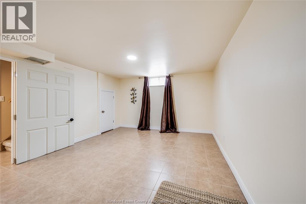 1030 ISABELLE PLACE - Image 37