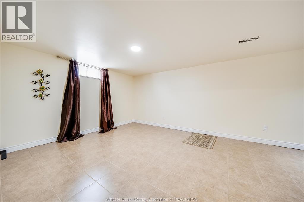 1030 ISABELLE PLACE - 38