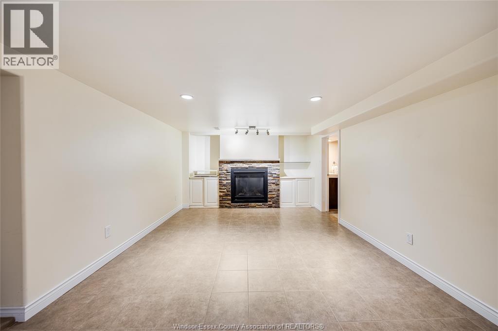 1030 ISABELLE PLACE - Image 31
