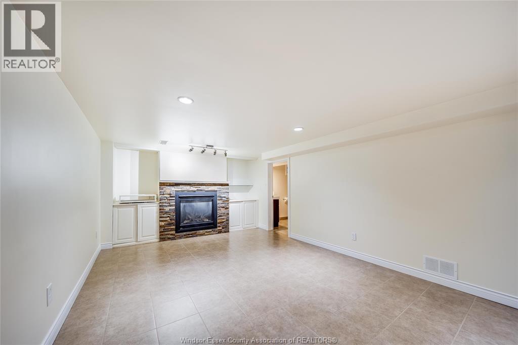 1030 ISABELLE PLACE - Image 30