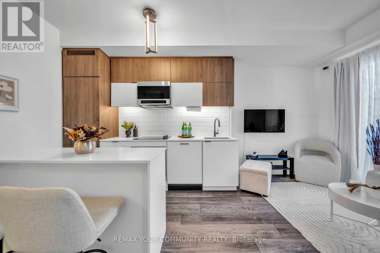 #322 8888 YONGE STREET - 11