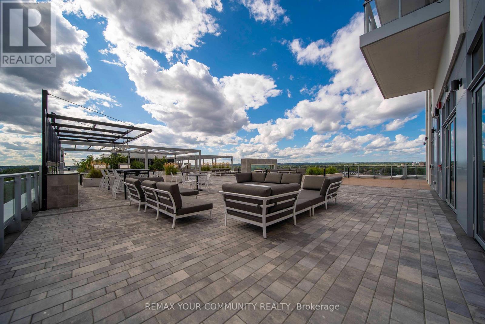 #322 8888 YONGE STREET - 36