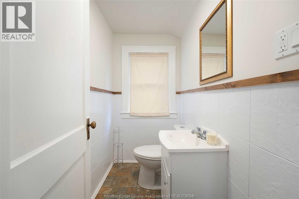 1605 DOUGALL AVENUE - 22