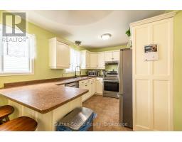 Bedroom 2 - 872 26th Street E, Owen Sound, ON N4K6T4 Photo 10