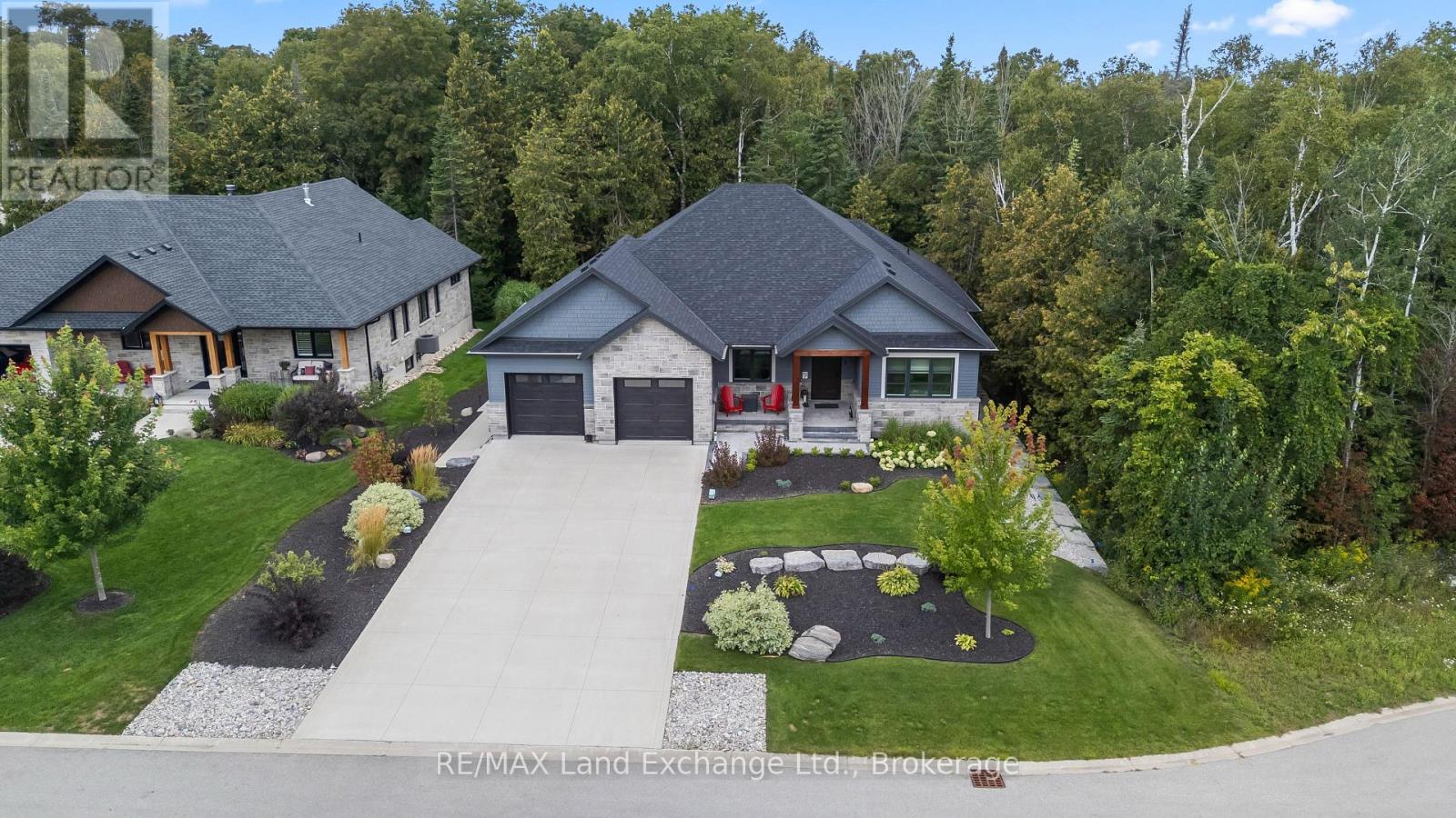 9 LAKESIDE WOODS CRESCENT - 1