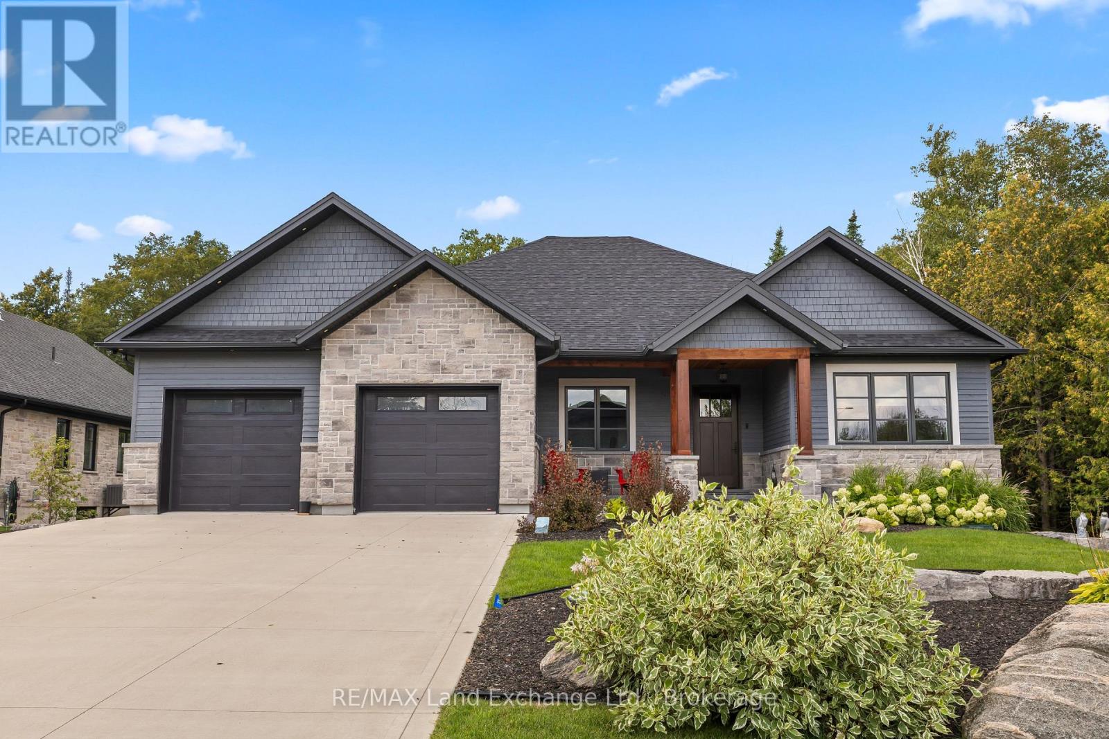 9 LAKESIDE WOODS CRESCENT - 2