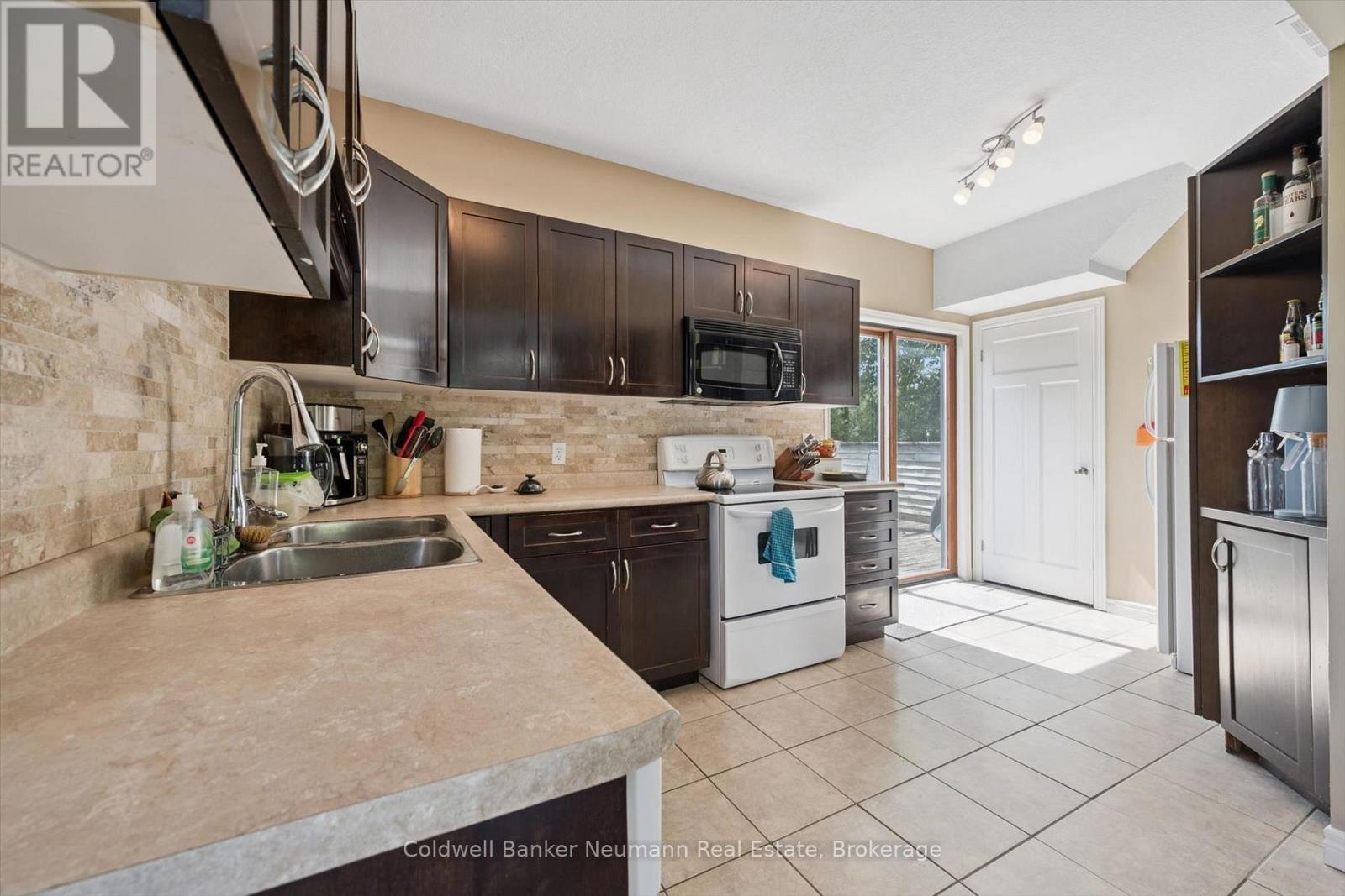 527 STONE ROAD E - 18