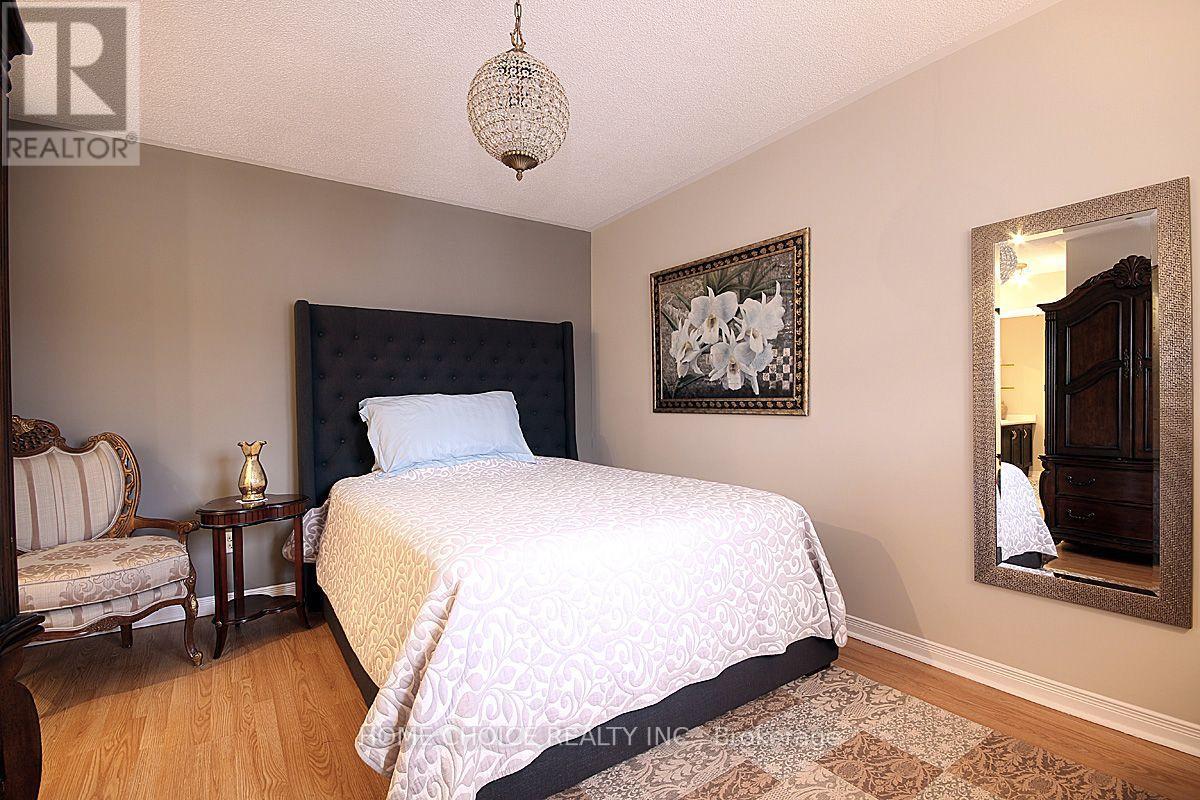 155 HOLLANDVIEW TRAIL - Image 13