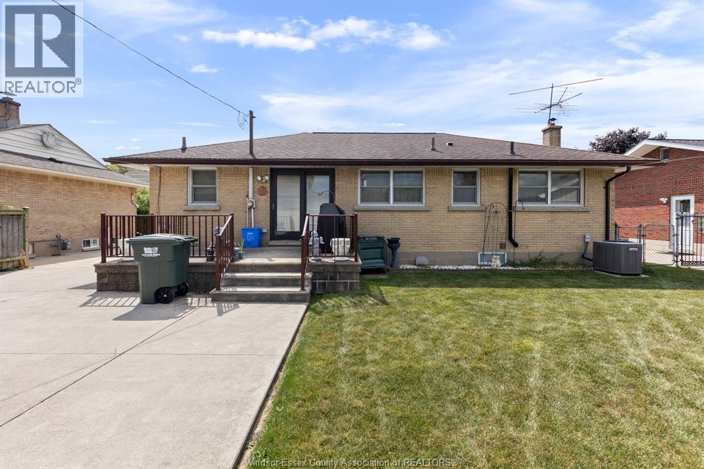 3890 AVON - 31