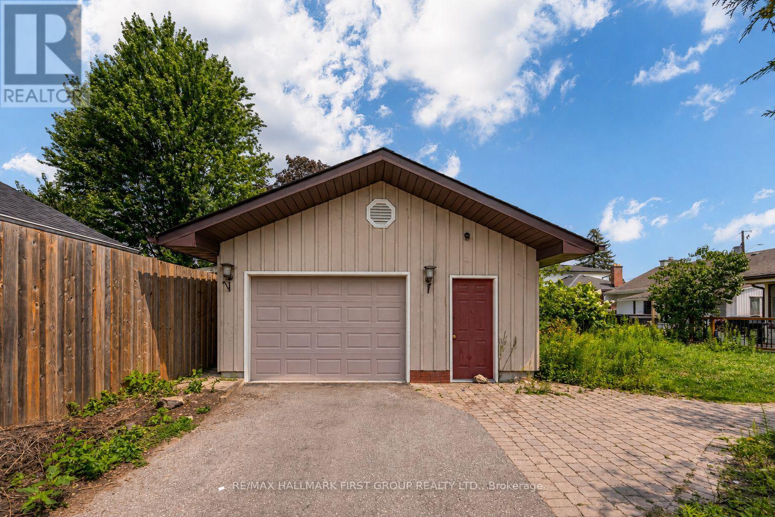 180 SHERWOOD AVENUE - 24
