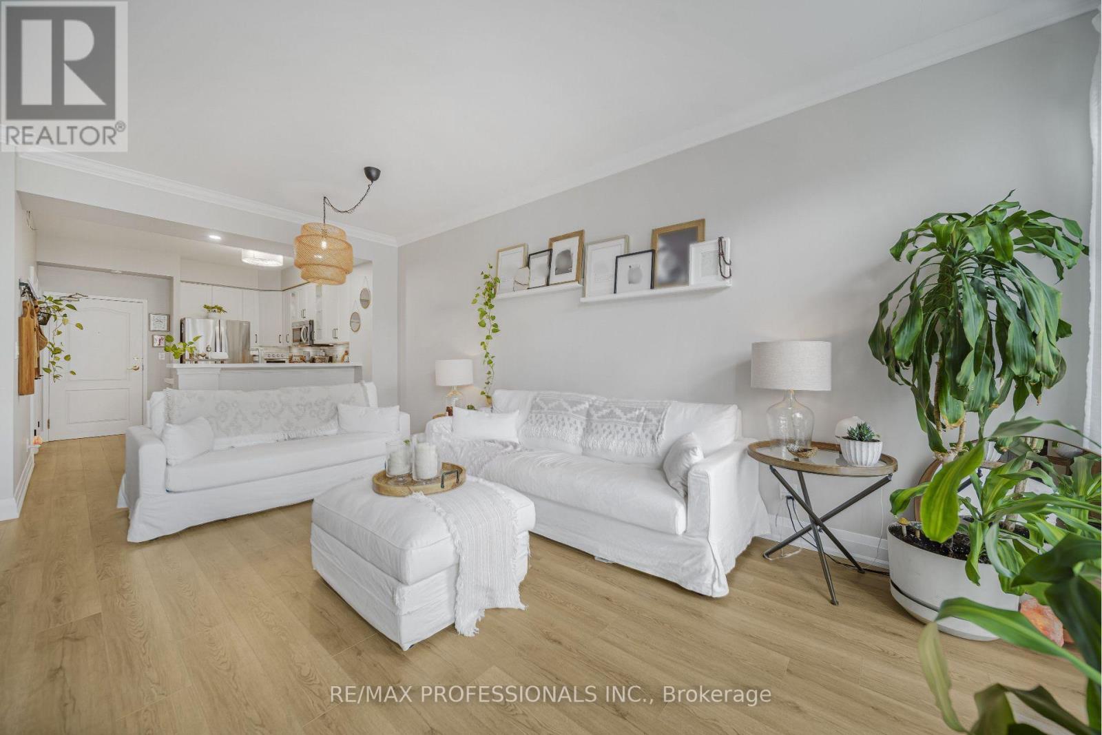 #211 3531 LAKE SHORE BOULEVARD W - Image 18