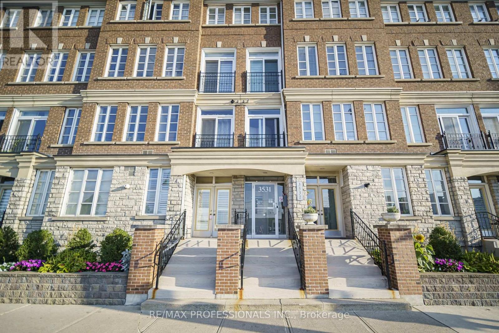 #211 3531 LAKE SHORE BOULEVARD W - Image 3