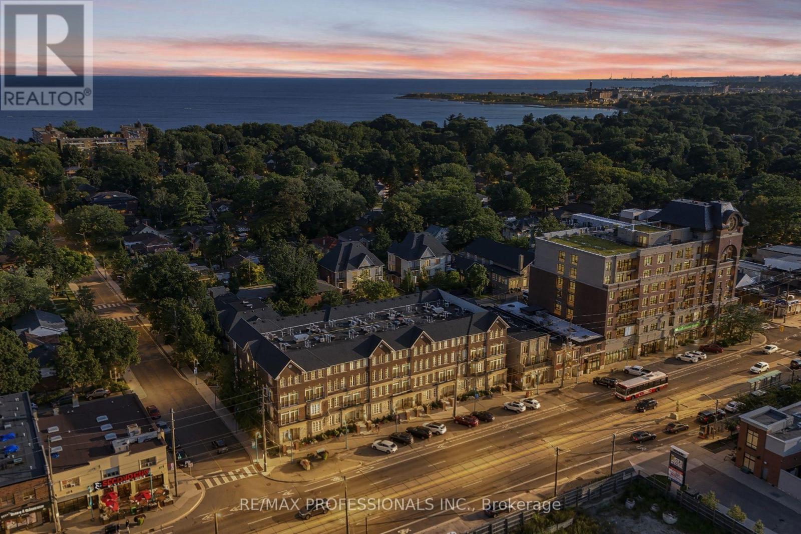 #211 3531 LAKE SHORE BOULEVARD W - 34