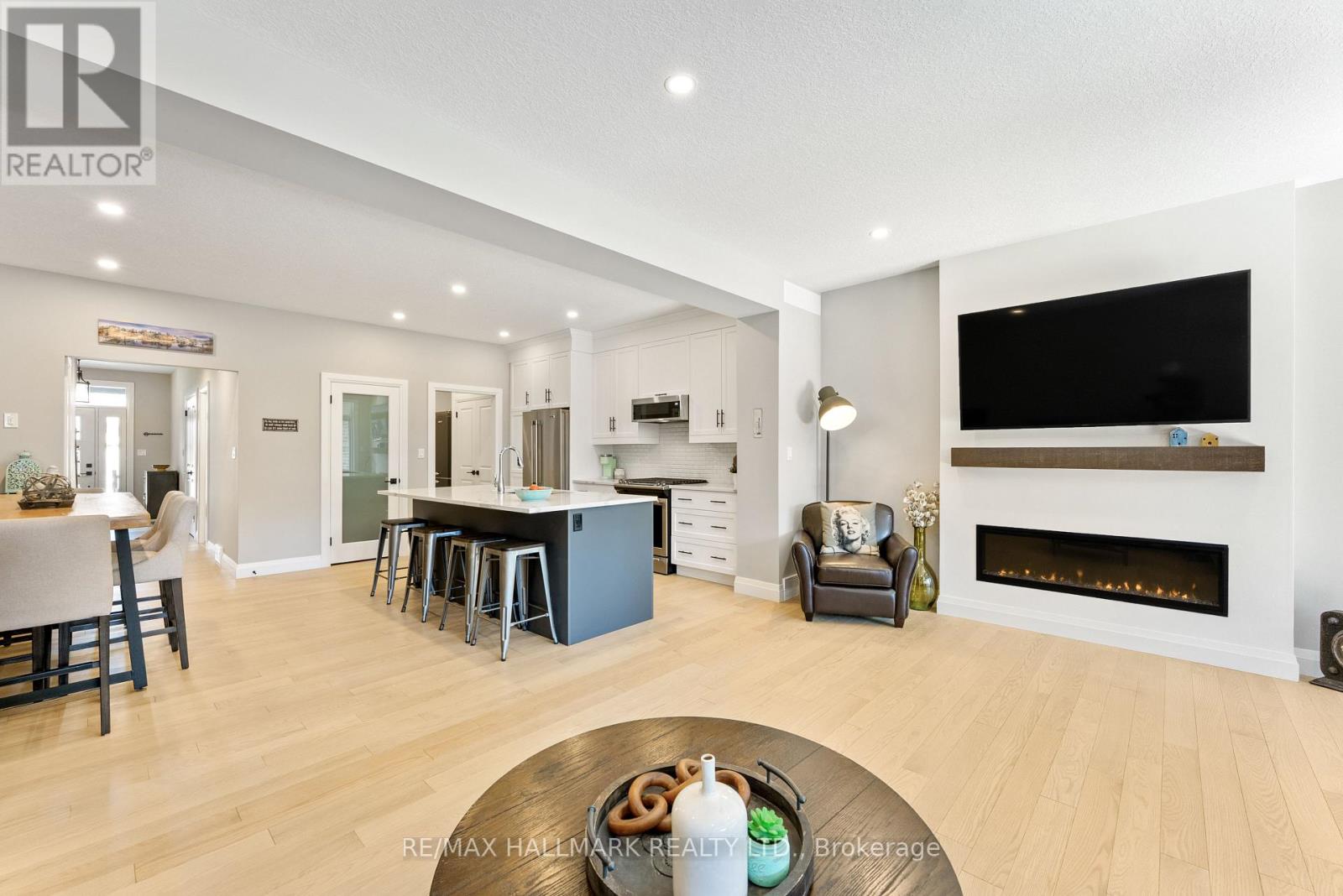 77 REA DRIVE - 15