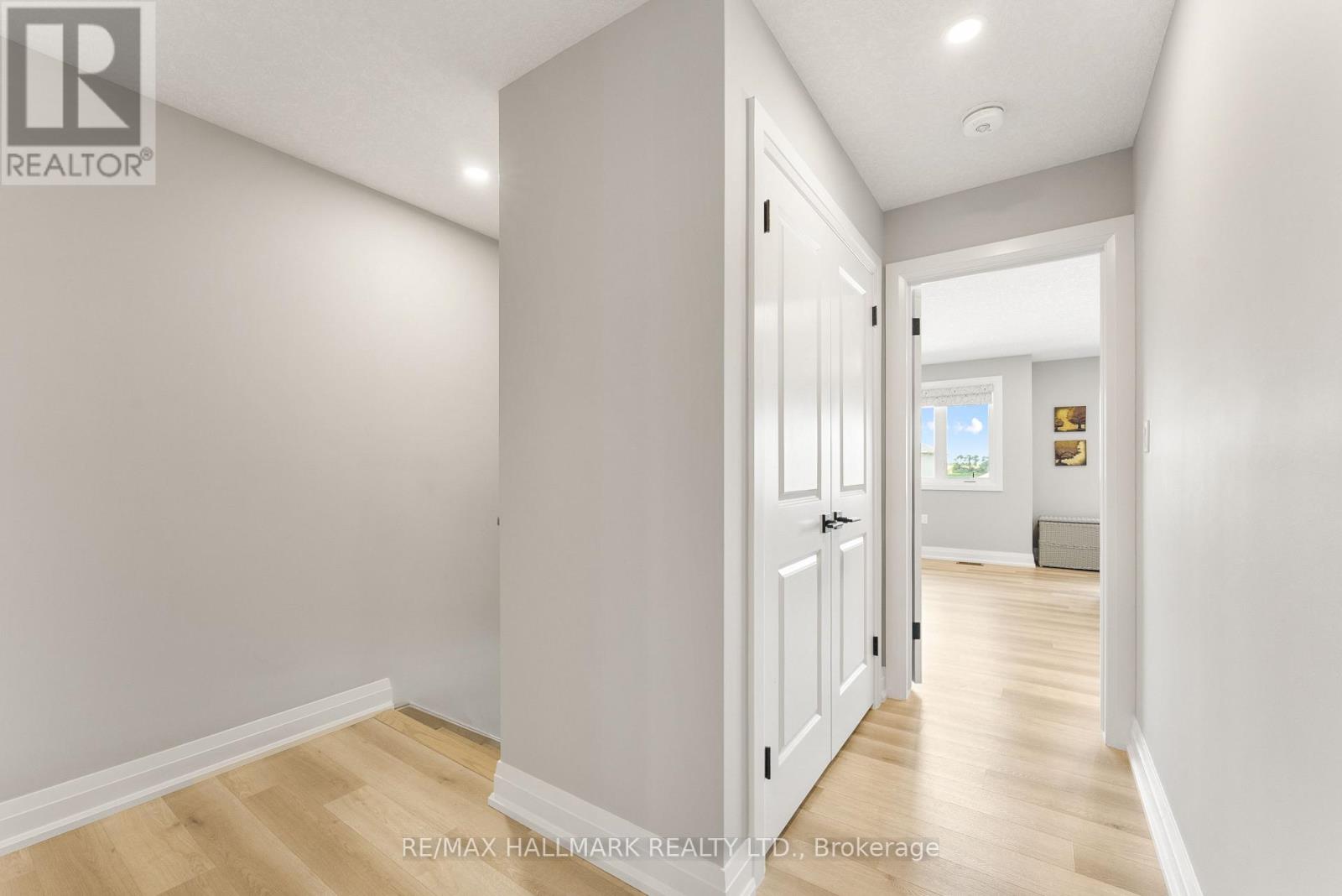 77 REA DRIVE - 20