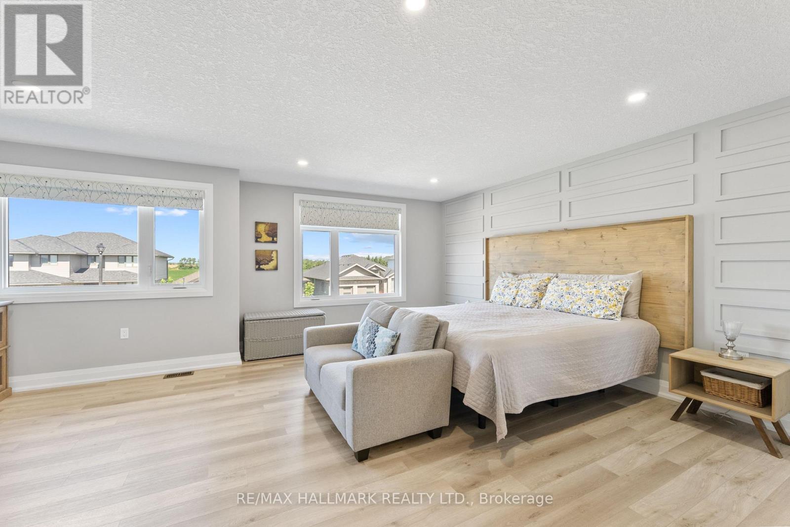 77 REA DRIVE - 21